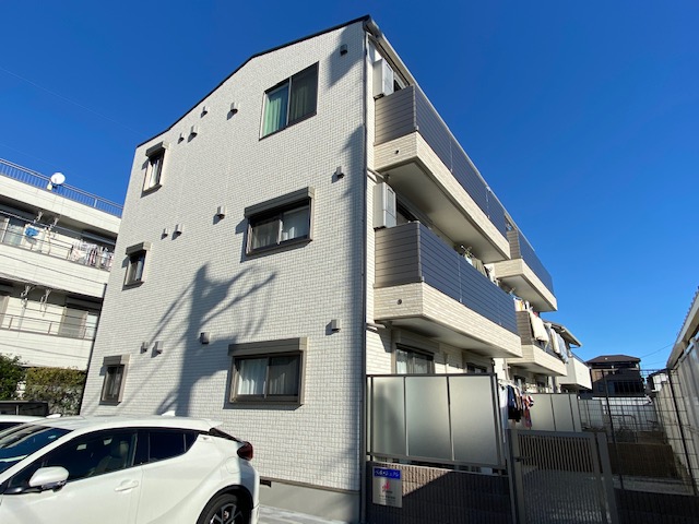 戸田市喜沢南　３階建てマンション